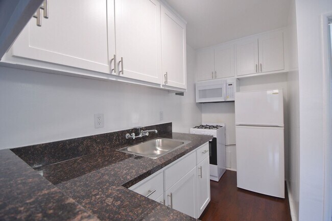 Foto del edificio - 10645 Valley Spring Ln