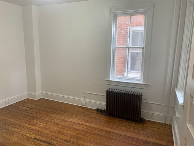 Building Photo - 3 Bedrooms on the Avenues York City