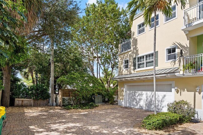 Building Photo - 630 SE 15th St