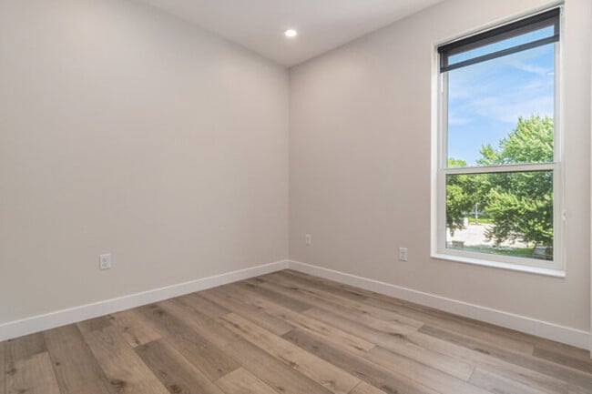 Building Photo - TigerTown Plaza