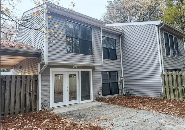 Building Photo - 203 Governors Dr