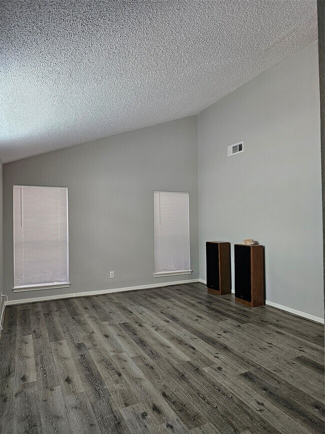 Foto del edificio - 7887 Kendalia Dr