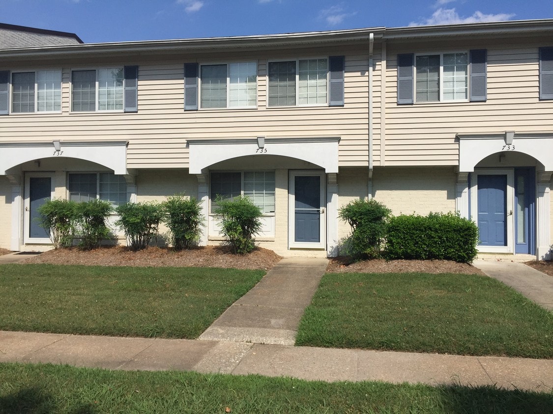 TOWNHOMES - 700 Geneva Ave