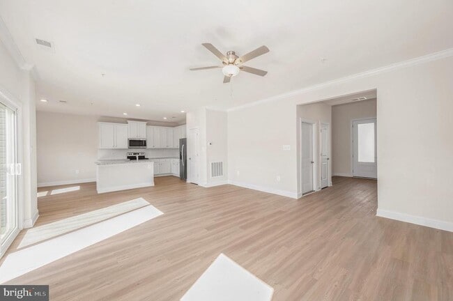 Building Photo - 9962 Roulette Dr