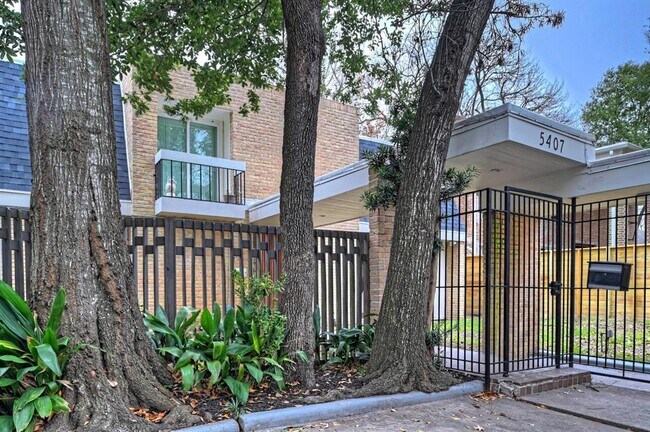 Foto del edificio - 5407 John Dreaper Dr
