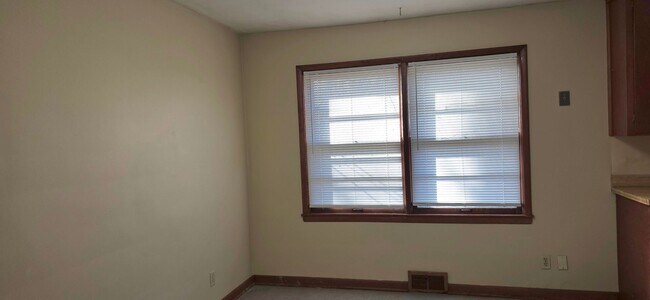 Foto del edificio - 2 bedroom Home near Mercy Hospital!!  $1095!