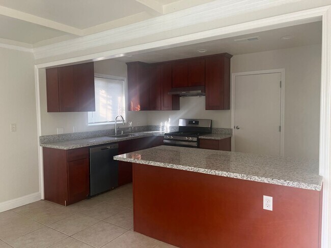 Foto del edificio - 5845 69th St