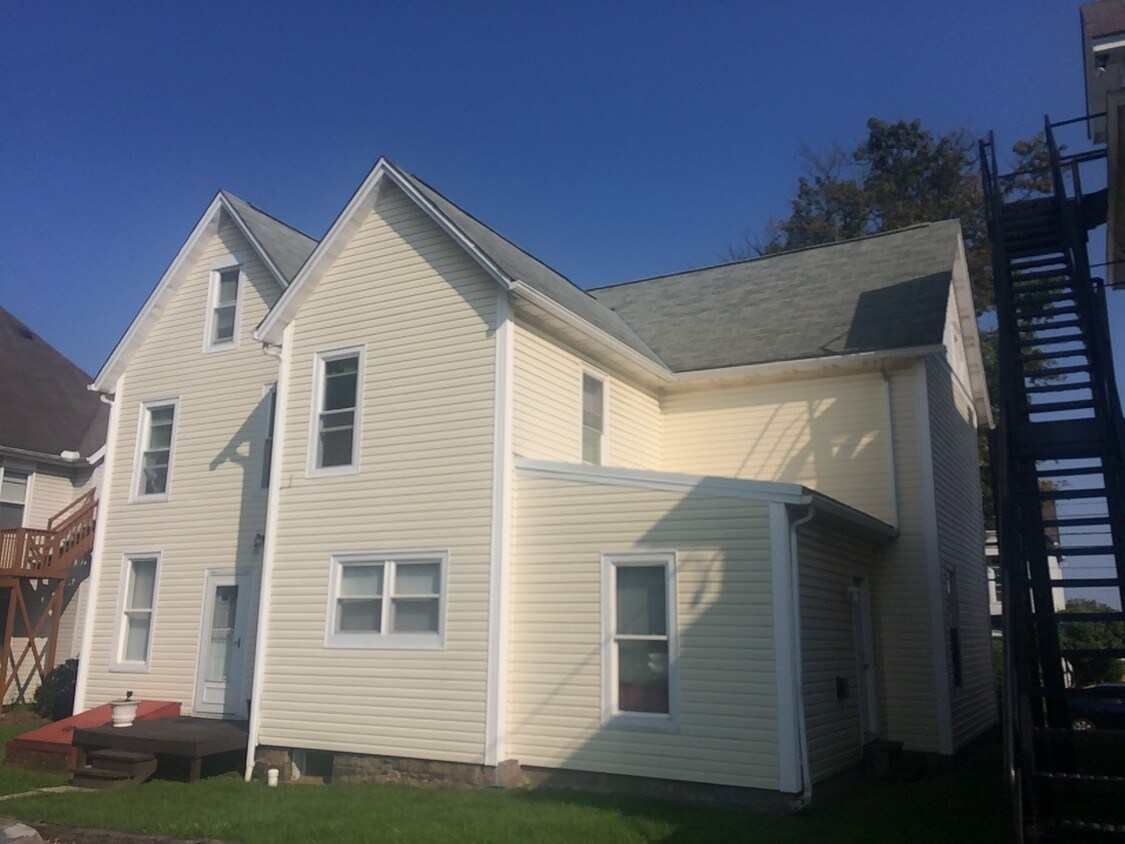 950 Church Street trasero (casa) - 950 Klondyke Ave
