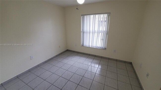 Foto del edificio - 3325 SW 23rd Ter