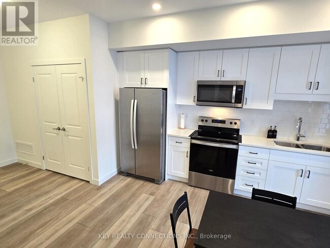 Photo du bâtiment - 405 Myers Rd