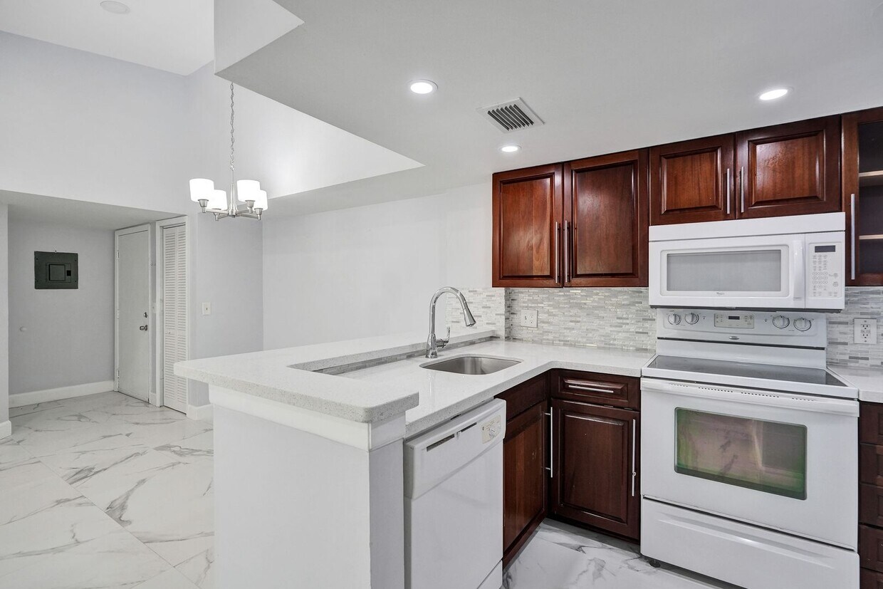 Foto principal - Renovated and Updated 2 Bed, 2 Bath Condo ...