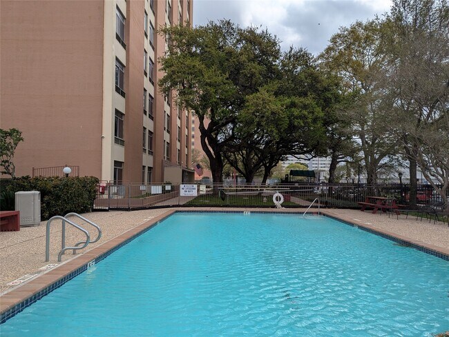 Foto del edificio - 7520 Hornwood Dr