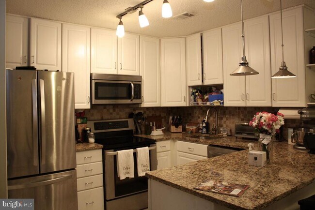 Building Photo - 2371 Southgate Square