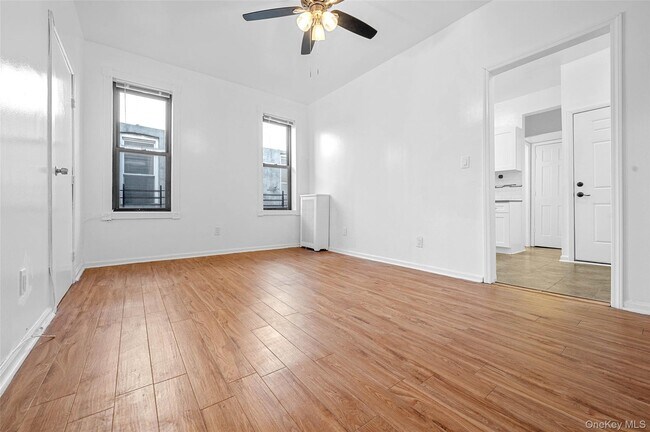 Foto del edificio - 933 Saratoga Ave