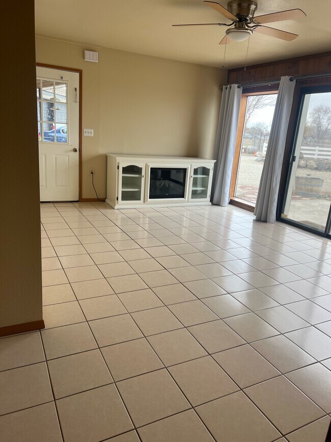 Sala de estar - 881 Bishop Rd