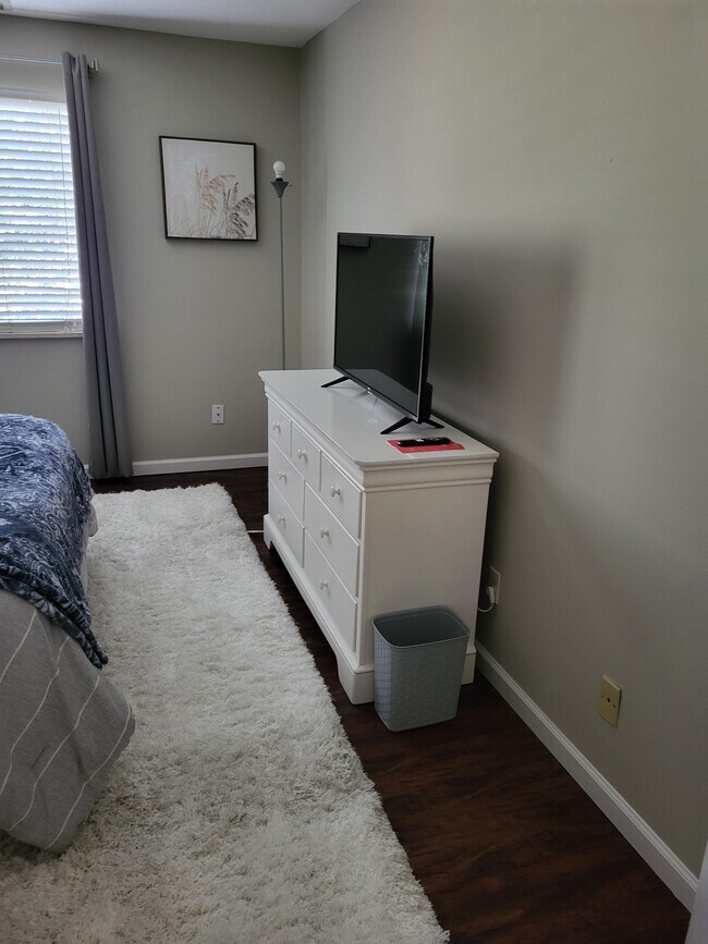 950 E Rue de la Banque St, Creve Coeur, MO 63141 Condo for Rent in