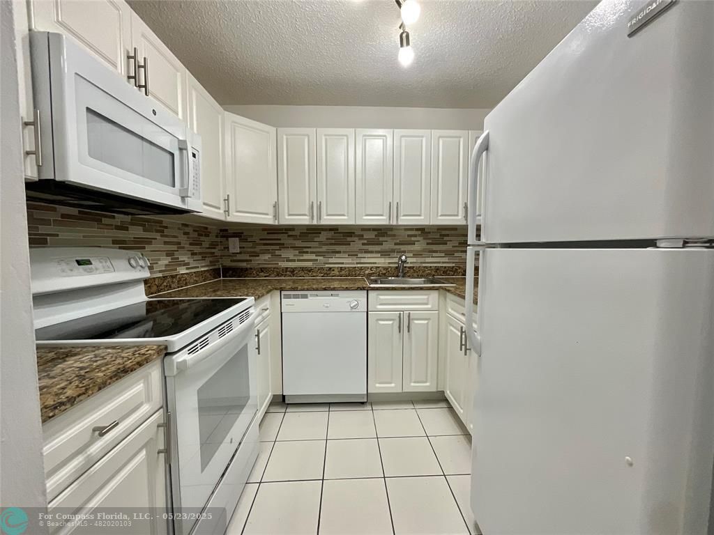 Foto principal - 9517 Fontainebleau Blvd