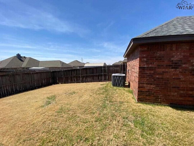 Foto del edificio - 6025 Oakmont Dr