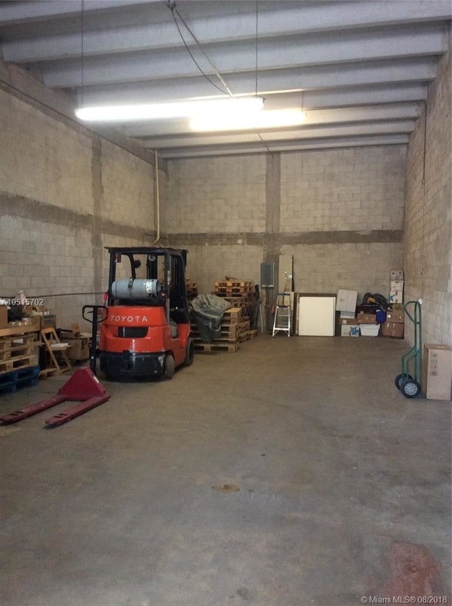 Foto del edificio - 8430 NW 61st St