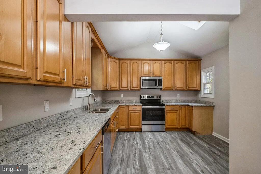 Building Photo - 700 Riverview Terrace