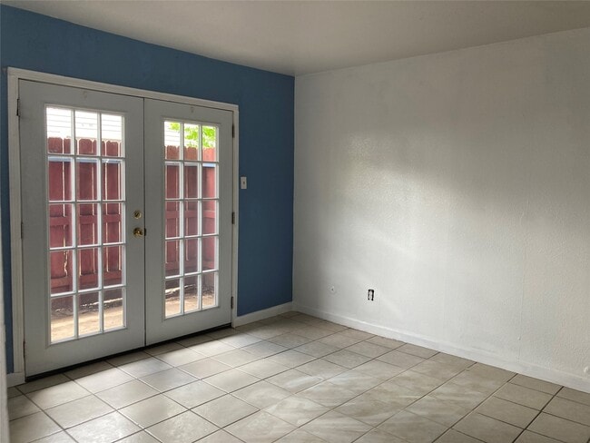 Building Photo - 7200 Clarewood Dr
