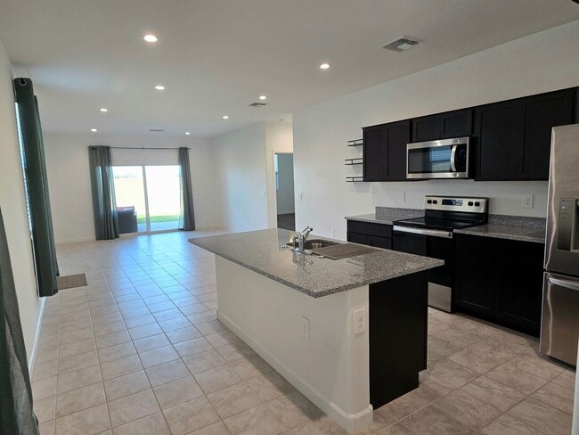 Building Photo - 3-bedroom home In Superstition Vistas, just 2 years new