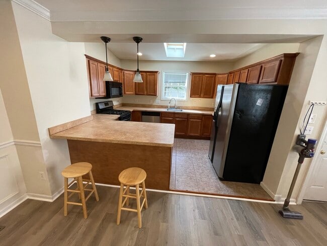 Kitchen (1st Floor) - 825 Ardmore Ave