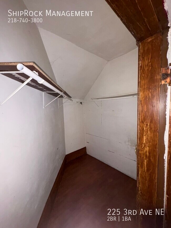 Foto del edificio - 225 3rd Ave NE