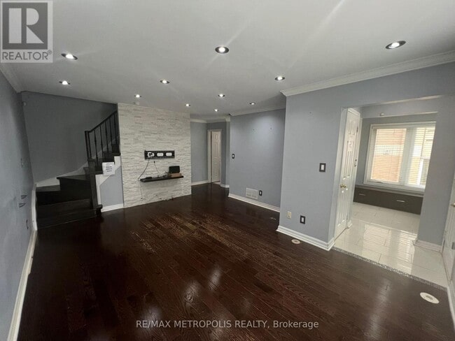 Building Photo - 29-929 Rosebank Dr