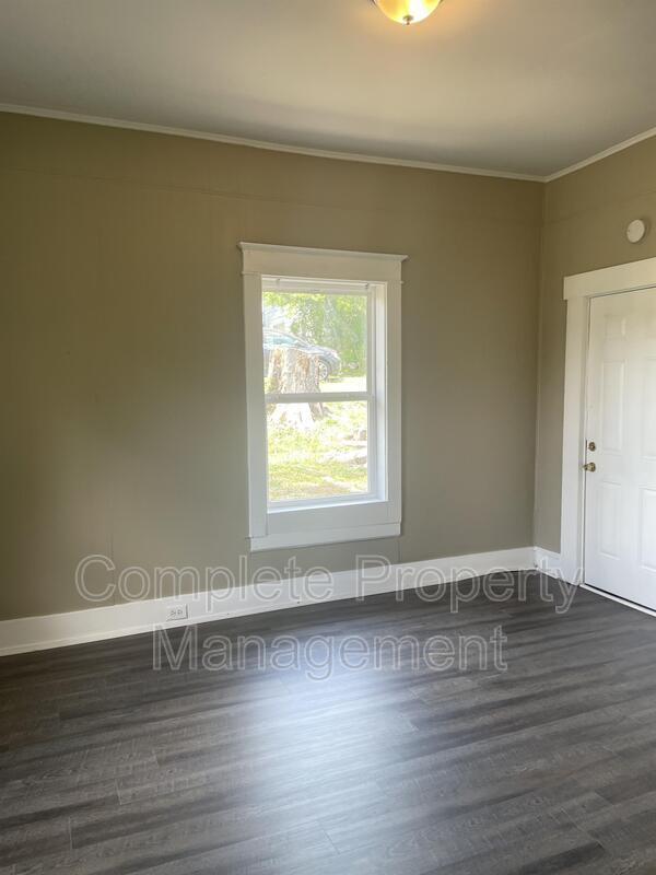 Building Photo - 1514 Vanderbilt Rd