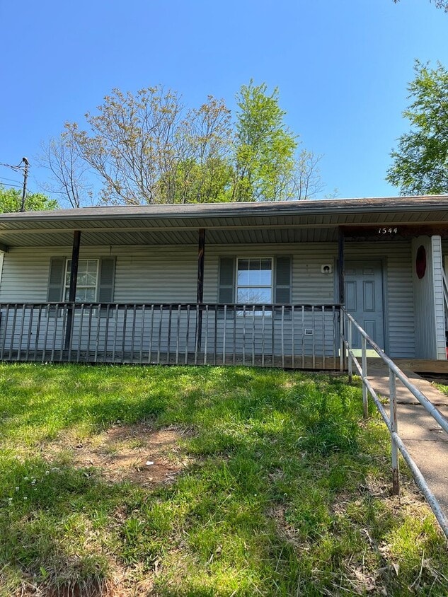 Primary Photo - 1542-1544 Sields Ferry Rd