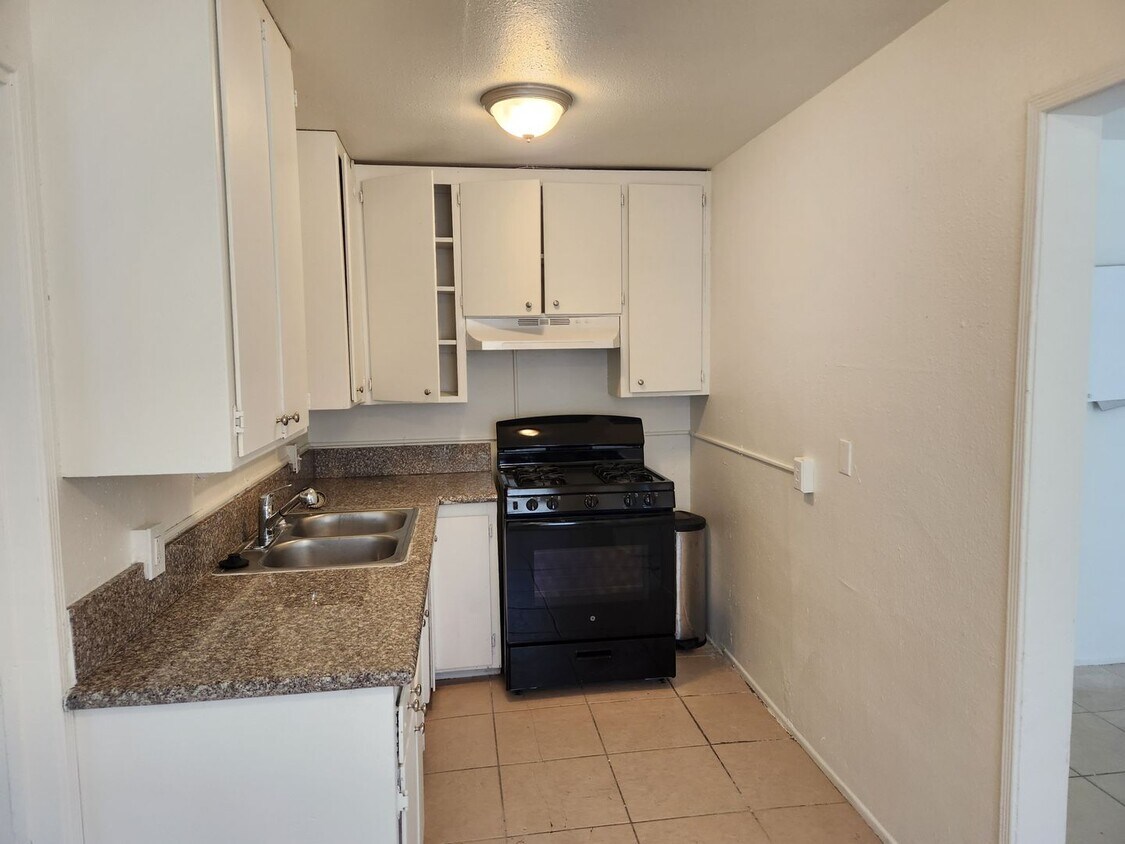 Building Photo - Cahuilla Avenue
