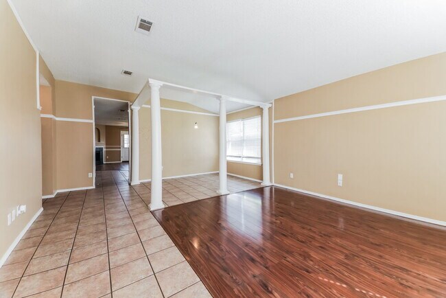 Building Photo - 1029 Lakeview Ct