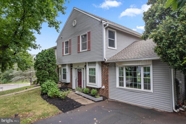 Building Photo - 1578 Yeakel Way