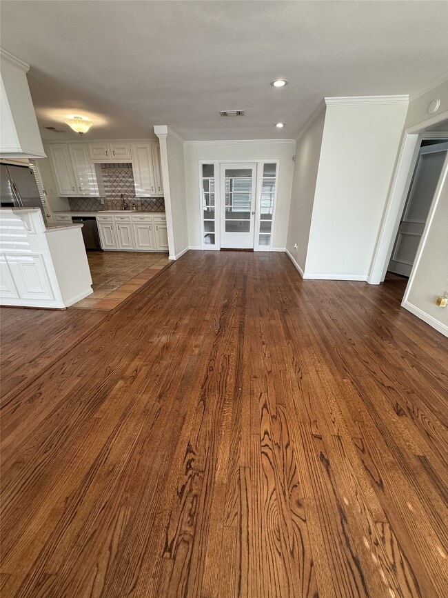 Building Photo - 1234 Gardenia Dr