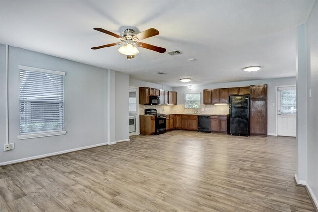 Building Photo - 1105 Brooks Ave