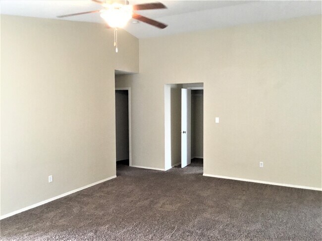 Foto del edificio - 6201 Capriccio Rd NW