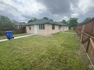 Building Photo - 2238 Reynes St
