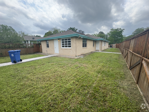 Building Photo - 2238 Reynes St