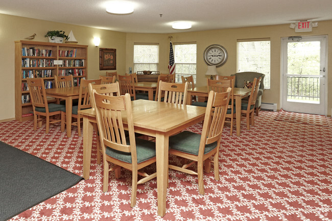 Community Room - Rosoto Villa on Roselawn