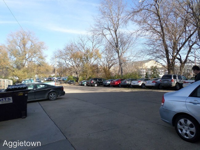 Building Photo - 1826 Anderson Ave