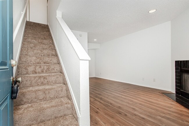 Photo - 1901 N Fitzhugh Ave Apartment