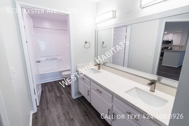 Foto del edificio - 5235 Kester - Gorgeous, fully renovated bu...