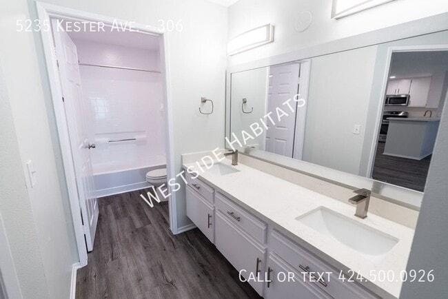 Building Photo - 5235 Kester - Gorgeous, fully renovated bu...