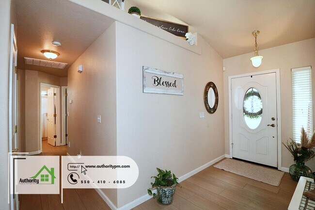Building Photo - 3461 Meridian Dr - We Welcome Dogs with an...