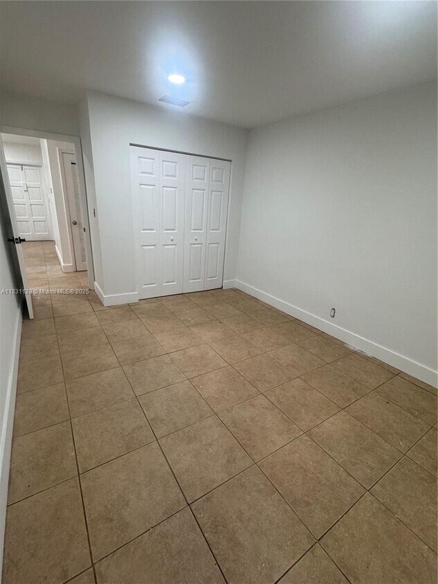 Foto principal - 221 NE 40th St