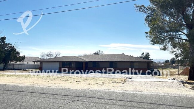 Building Photo - 5 Bed, 3.5 Bath Apple Valley Home!!!