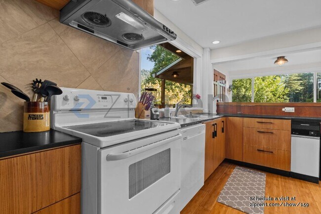 Foto del edificio - 10590 River Dr