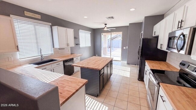 Building Photo - 18183 W Carlota Ln