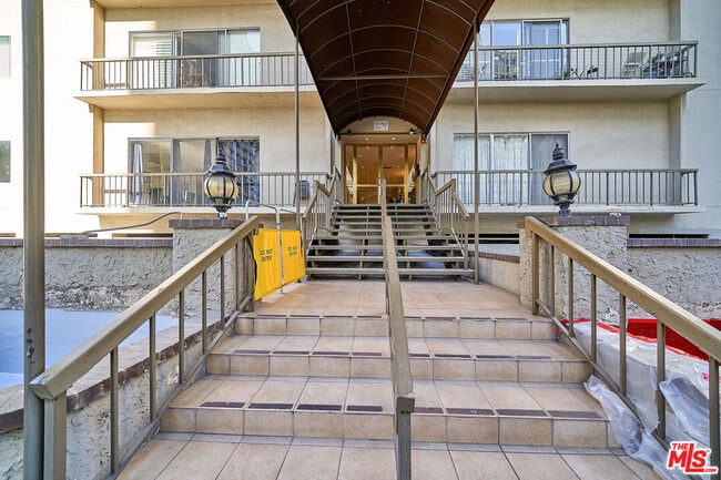 Foto del edificio - 10747 Wilshire Blvd